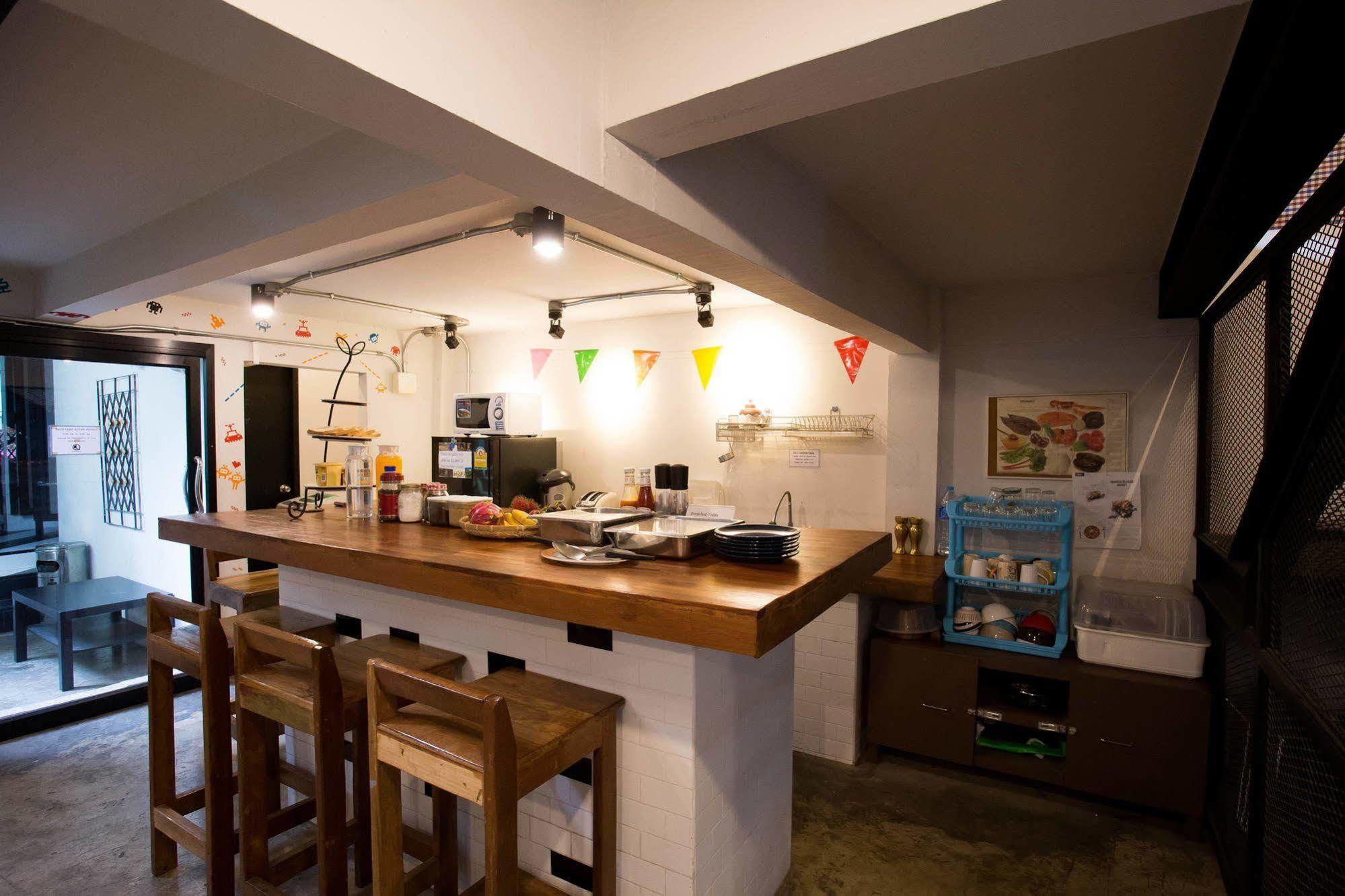 Puck Hostel กรุงเทพมหานคร ภายนอก รูปภาพ