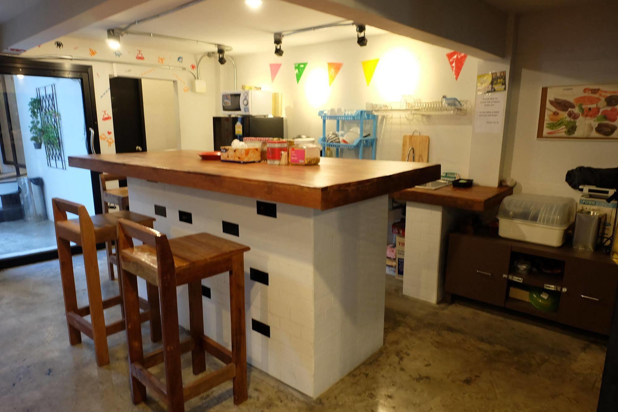 Puck Hostel กรุงเทพมหานคร ภายนอก รูปภาพ