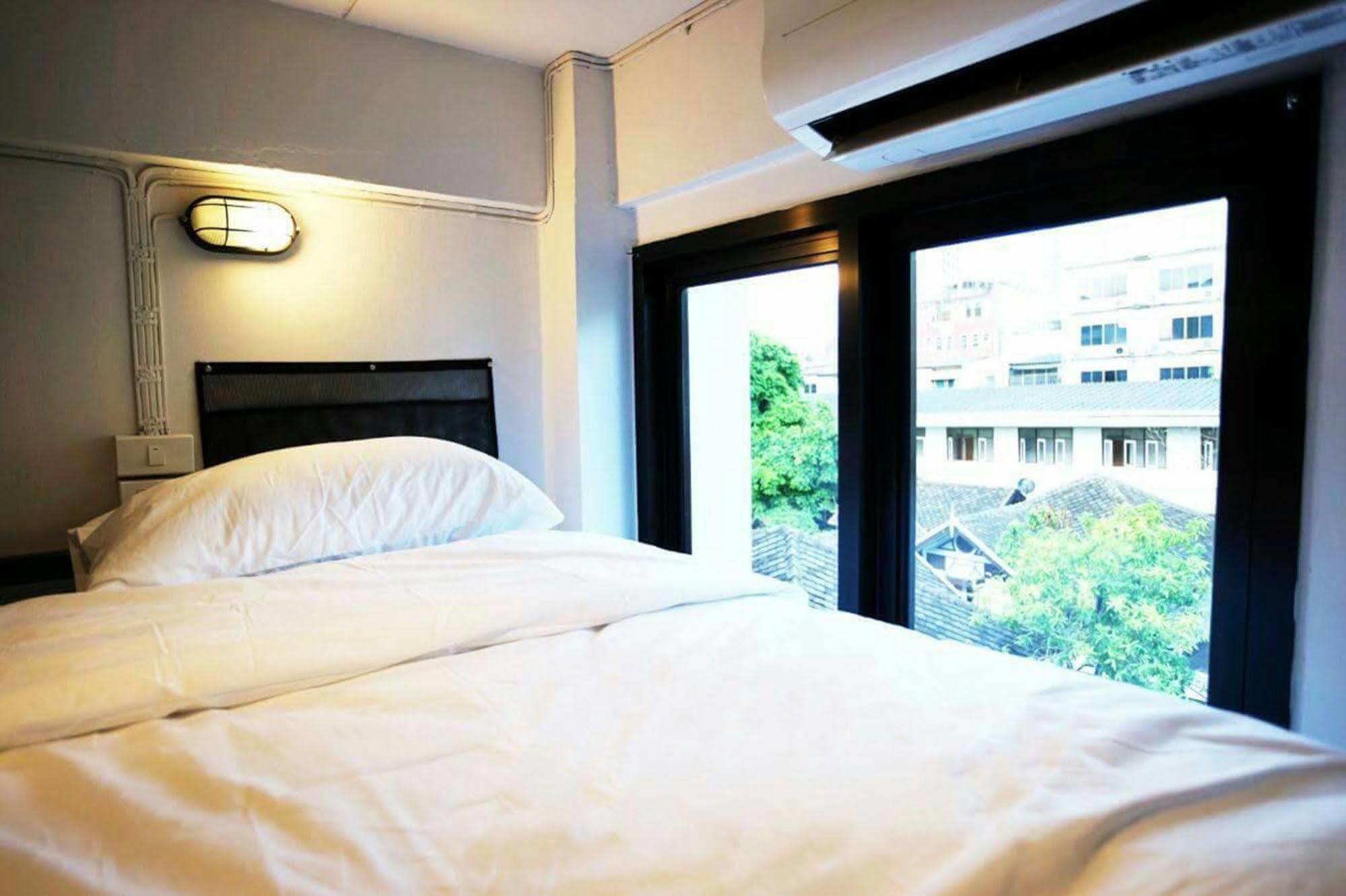 Puck Hostel กรุงเทพมหานคร ภายนอก รูปภาพ